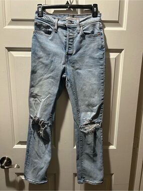 Levi's Wedgie Straight-Leg Distressed Knee Button Fly Jeans Size 28